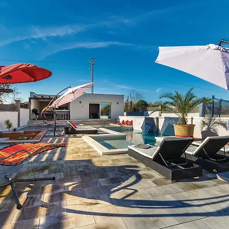 Hébergement de vacances Amazing In With Kitchen