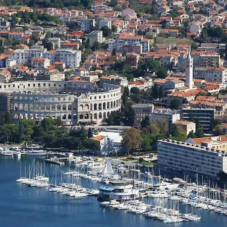 Сasa de vacaciones Lovely In With Sauna
