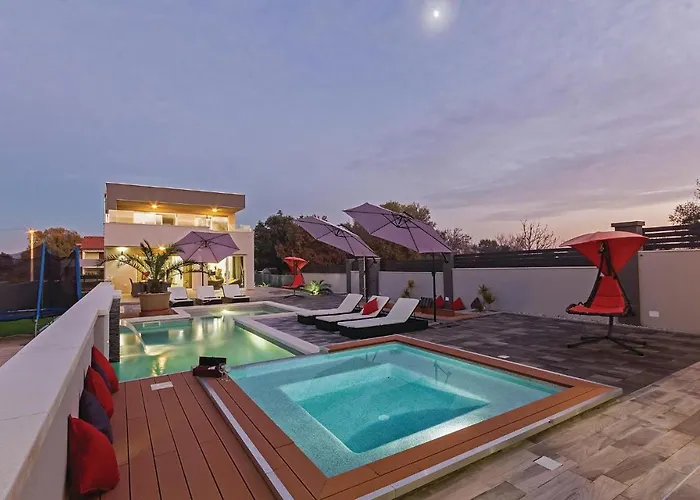 Amazing In With Kitchen Holiday home *