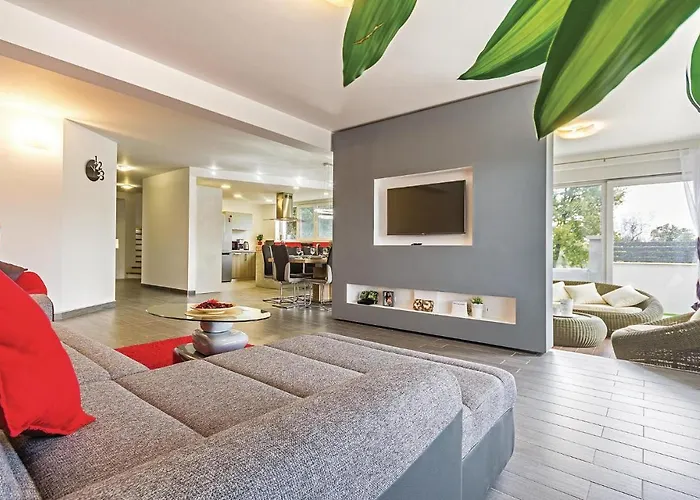 Amazing In With Kitchen Pula