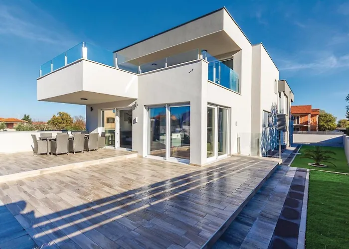 Amazing In With Kitchen Holiday home