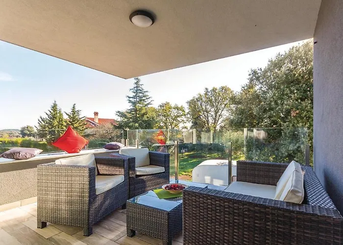 Holiday home Amazing In With Kitchen Pula