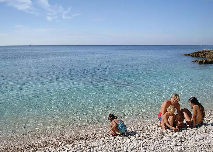 Prázdninový dům Amazing In With Kitchen Pula