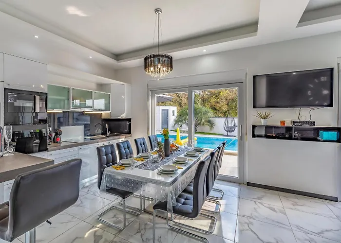 Amazing In With Kitchen Holiday home *