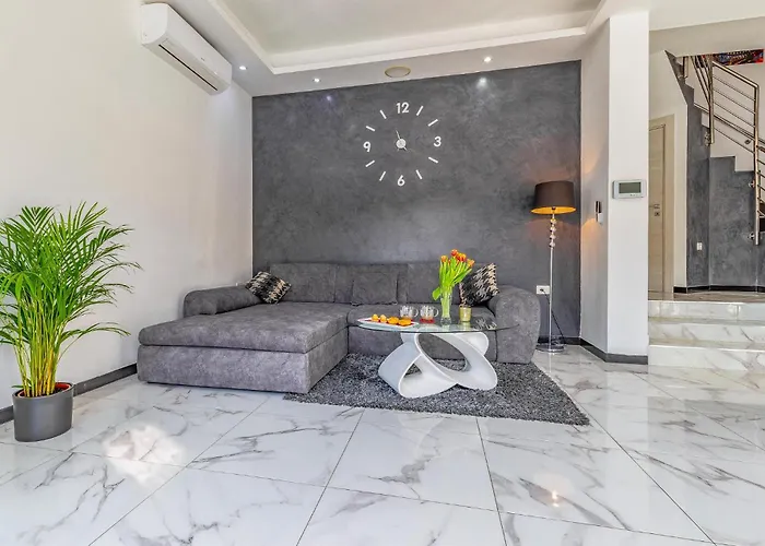 Amazing In With Kitchen Holiday home