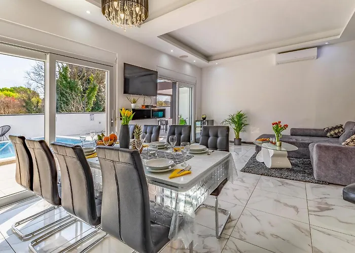 Prázdninový dům Amazing In With Kitchen Pula