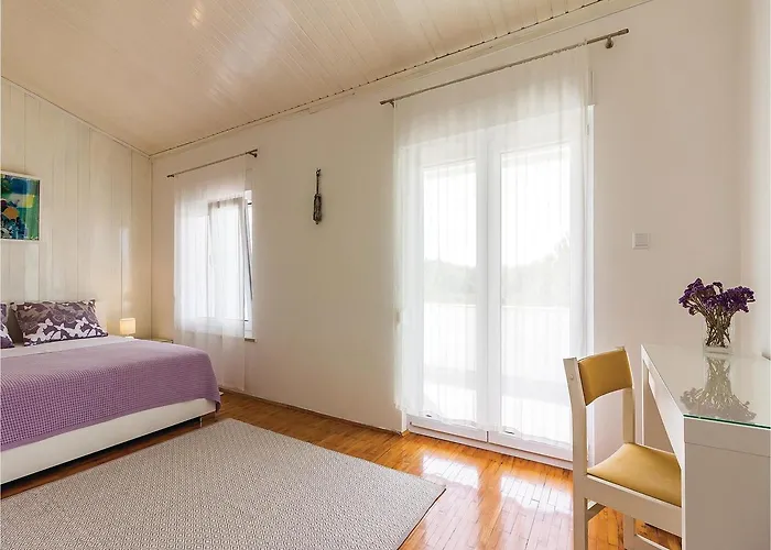 Amazing In With Kitchen Holiday home *