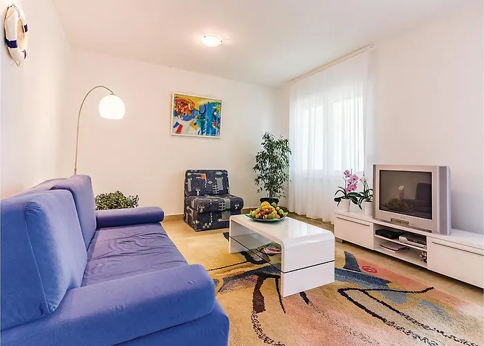 Holiday home Amazing In With Kitchen Pula