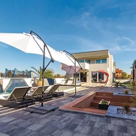 Будинок відпочинку Amazing In With Kitchen