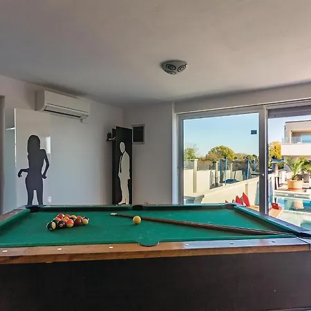 Amazing In With Kitchen Будинок відпочинку