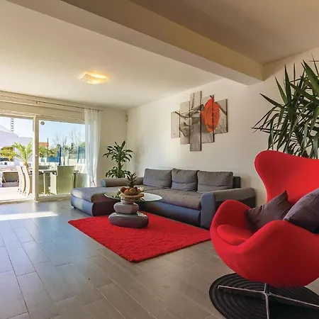 Будинок відпочинку Amazing In With Kitchen Пула