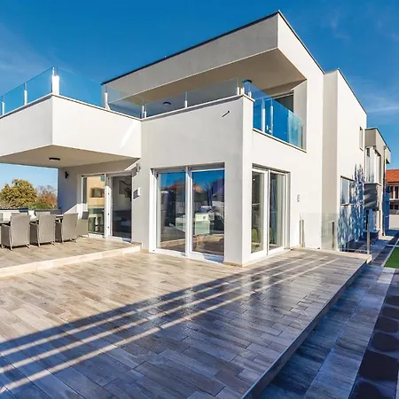 Amazing In With Kitchen Semesterbostad