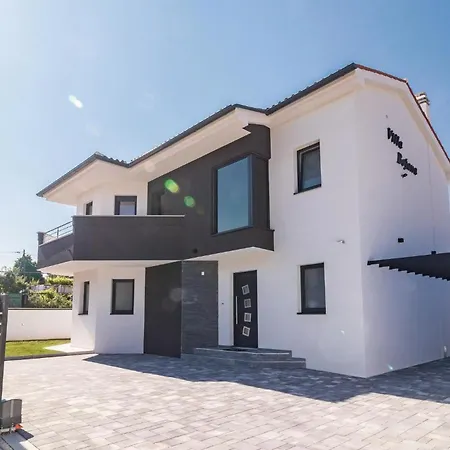 Holiday home Lovely In With Sauna Pula