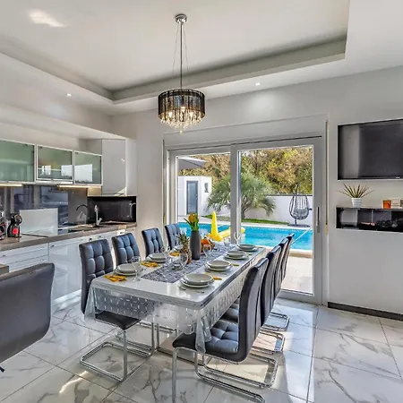 Amazing In With Kitchen Semesterbostad *