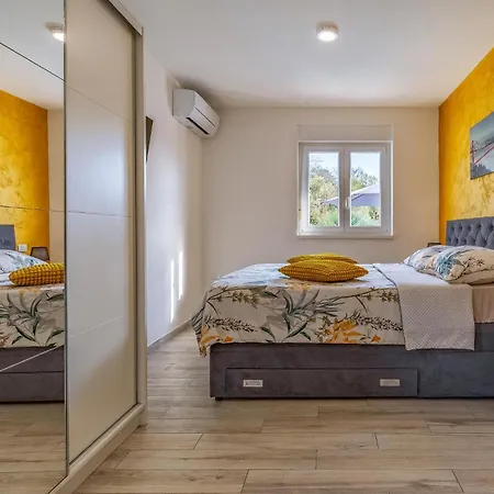 Amazing In With Kitchen Будинок відпочинку Пула