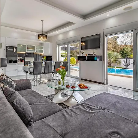 Будинок відпочинку Amazing In With Kitchen Пула