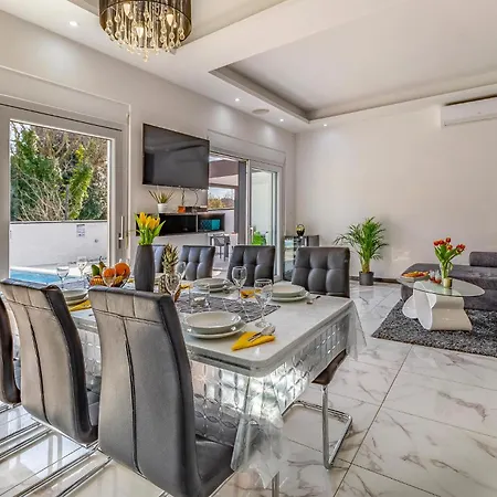 Сasa de vacaciones Amazing In With Kitchen Pula