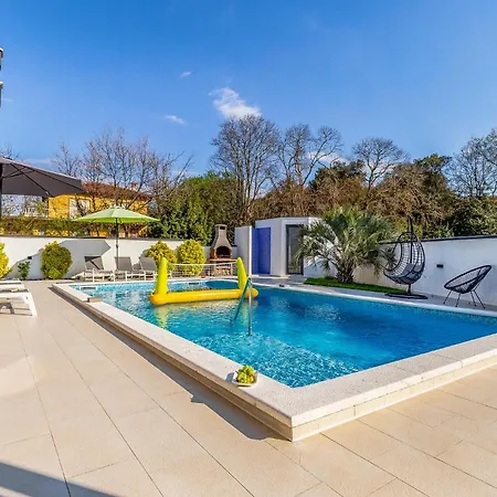 Amazing In With Kitchen