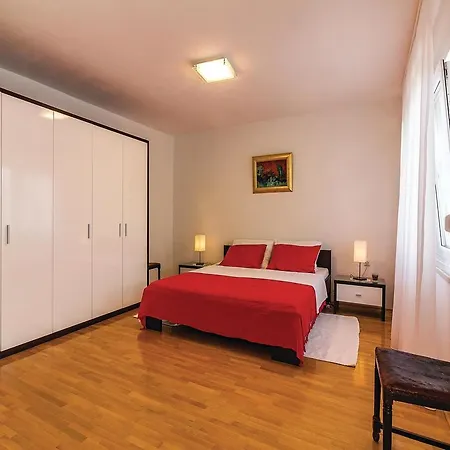 Amazing In With Kitchen * Pula