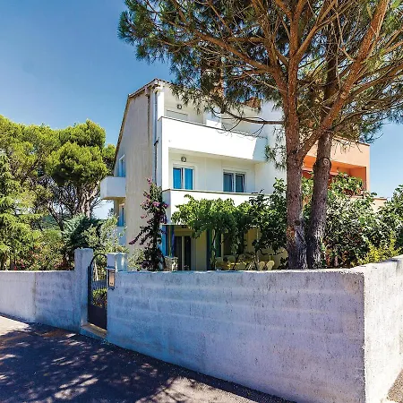 Amazing In With Kitchen * Pula