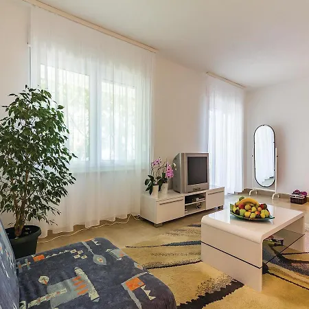 Amazing In With Kitchen Будинок відпочинку Пула