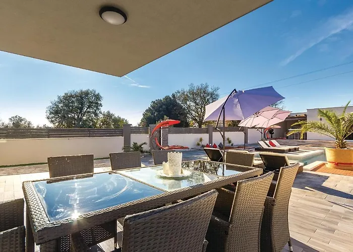 Amazing In With Kitchen Дом отдыха Пула