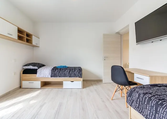 Amazing In With Kitchen * Пула