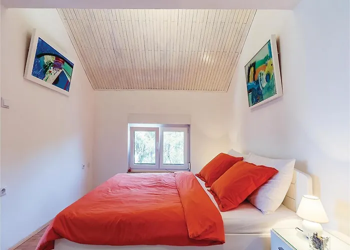 Amazing In With Kitchen * Пула