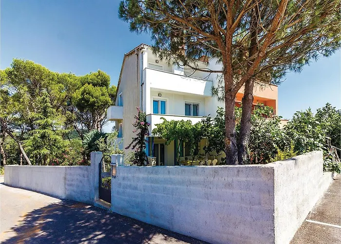 Amazing In With Kitchen * Pula