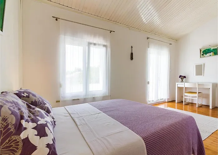 Amazing In With Kitchen * Пула