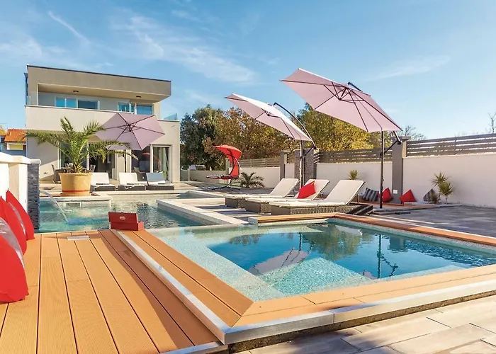 Amazing In With Kitchen * Пула